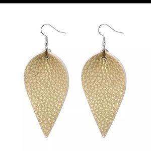 Teardrop leather earrings